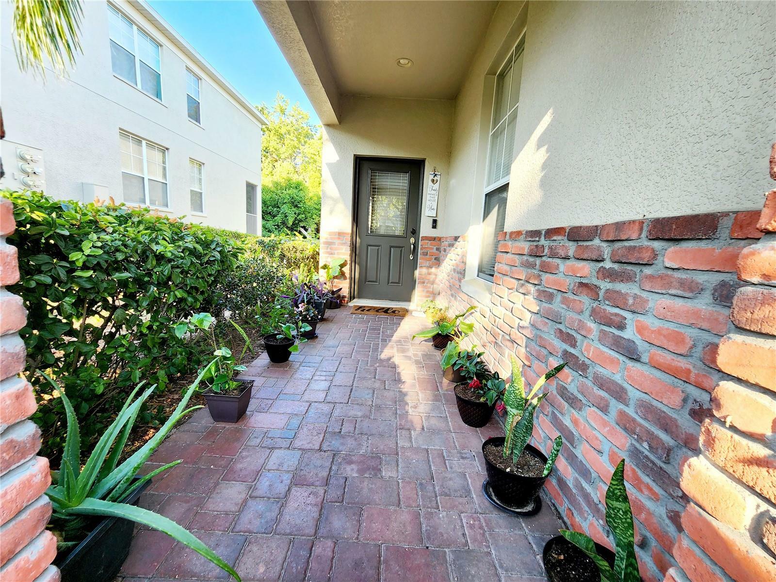 Property Photo: 1427 Hillview Lane FL 34689