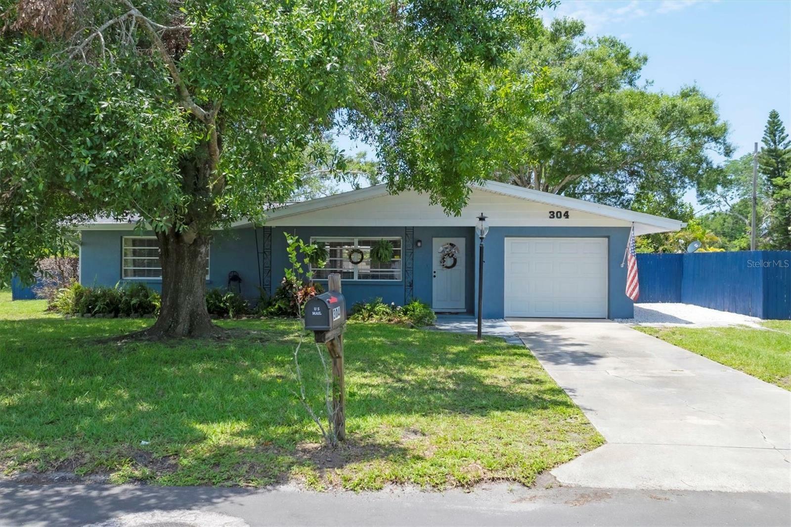 Property Photo: 304 34th Street W FL 34205