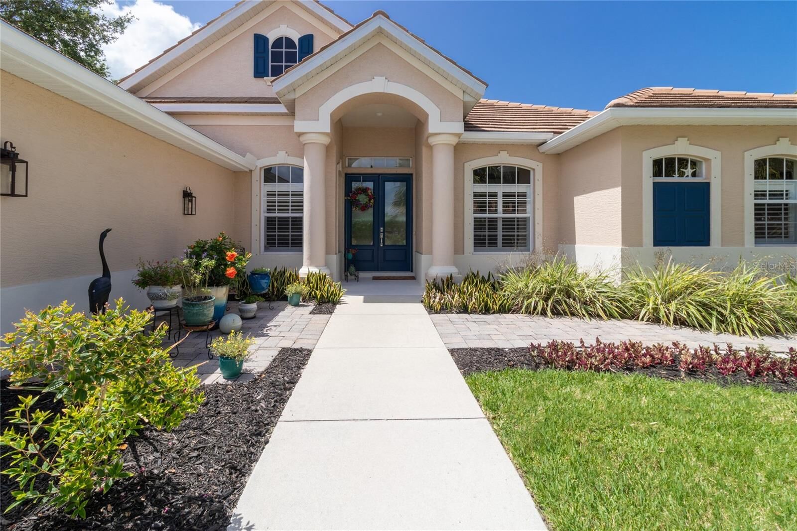 Property Photo: 866 Oak Briar Lane FL 34229