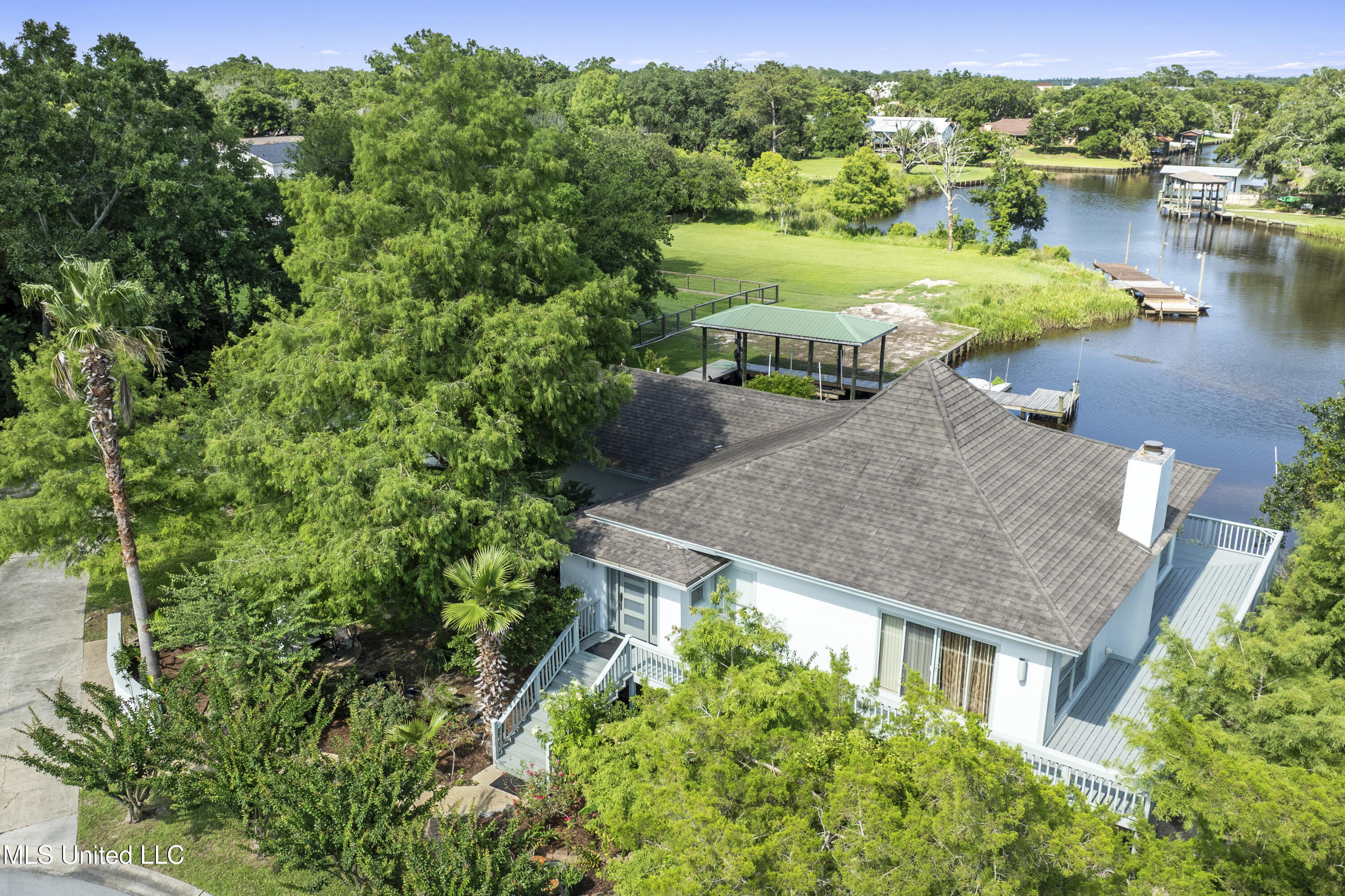 Property Photo: 420 N Caribe Place MS 39507