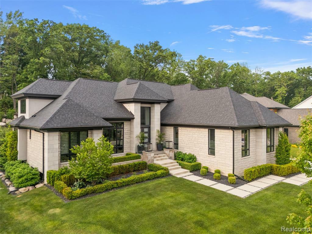 Property Photo:  212 Enclave Court  MI 48306 2293 