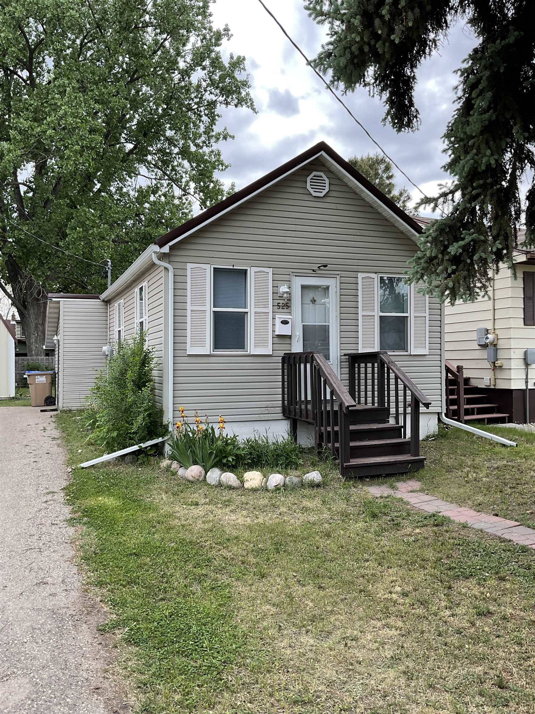 Property Photo: 525 12th St NE ND 58703