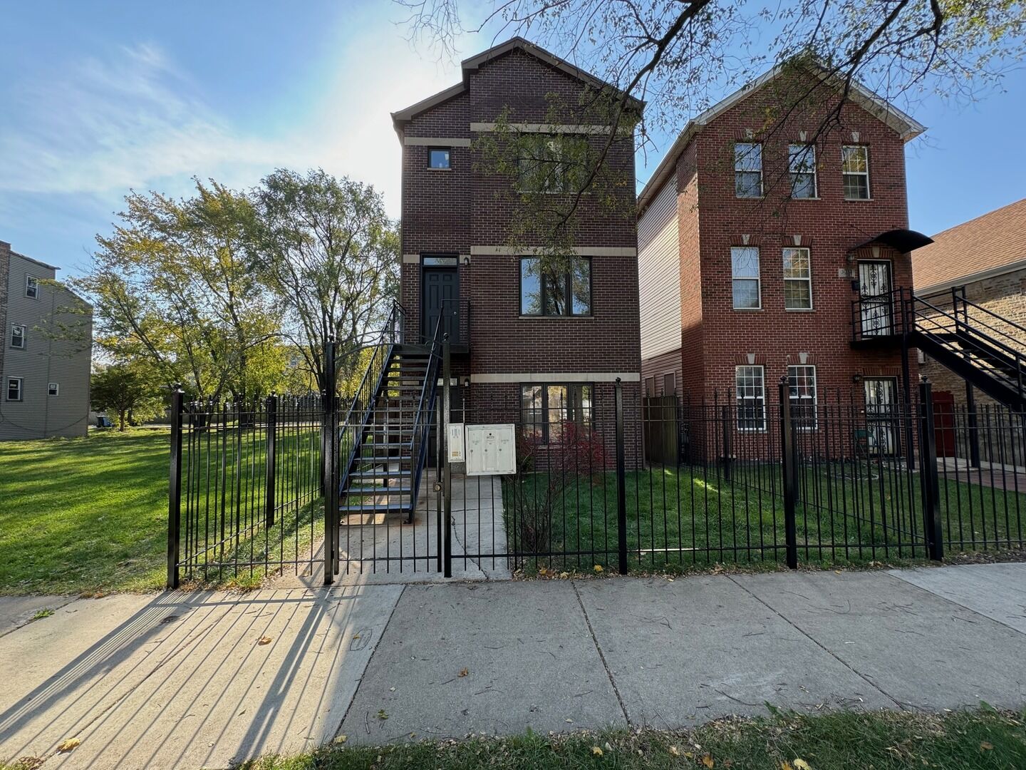 Property Photo:  3037 W Polk Avenue 3  IL 60612