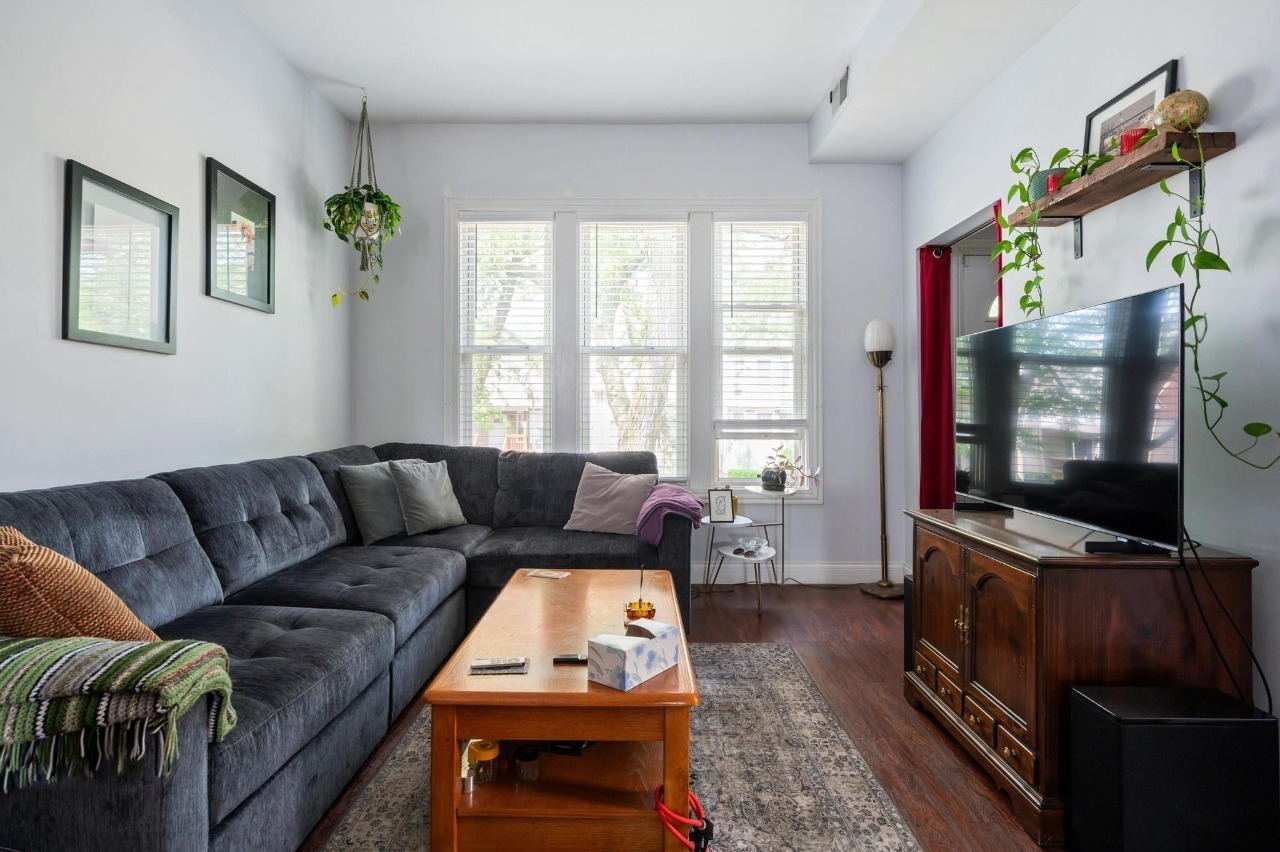 Property Photo: 3137 N Monticello Avenue IL 60618