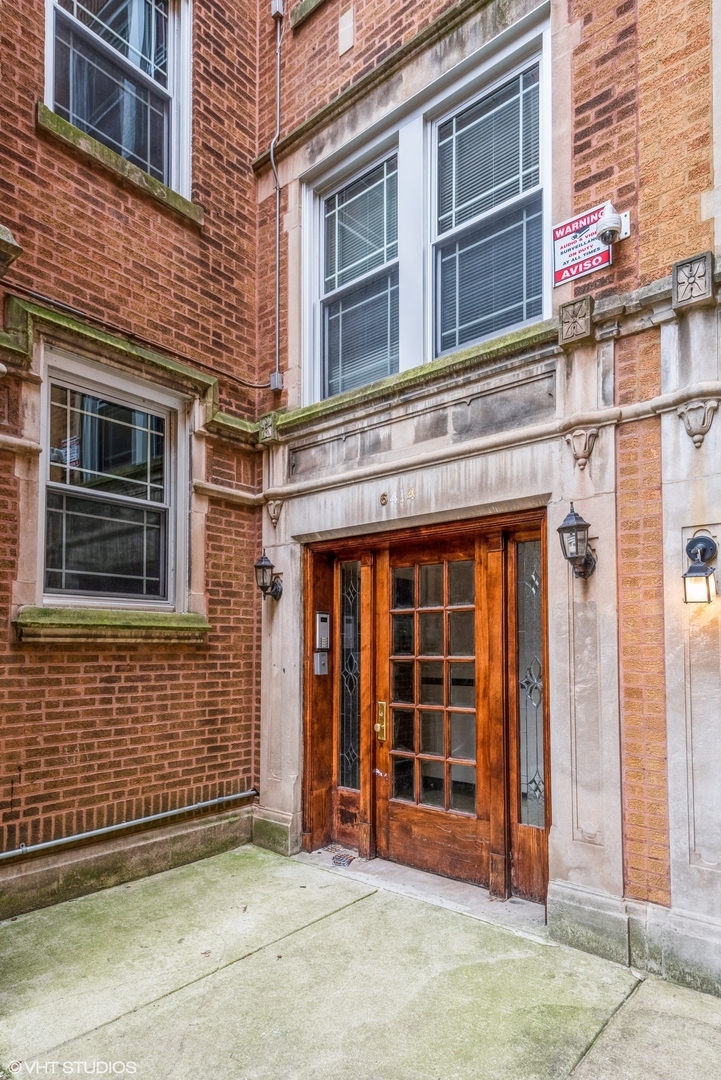 Property Photo: 6414 N Albany Avenue 2E IL 60645