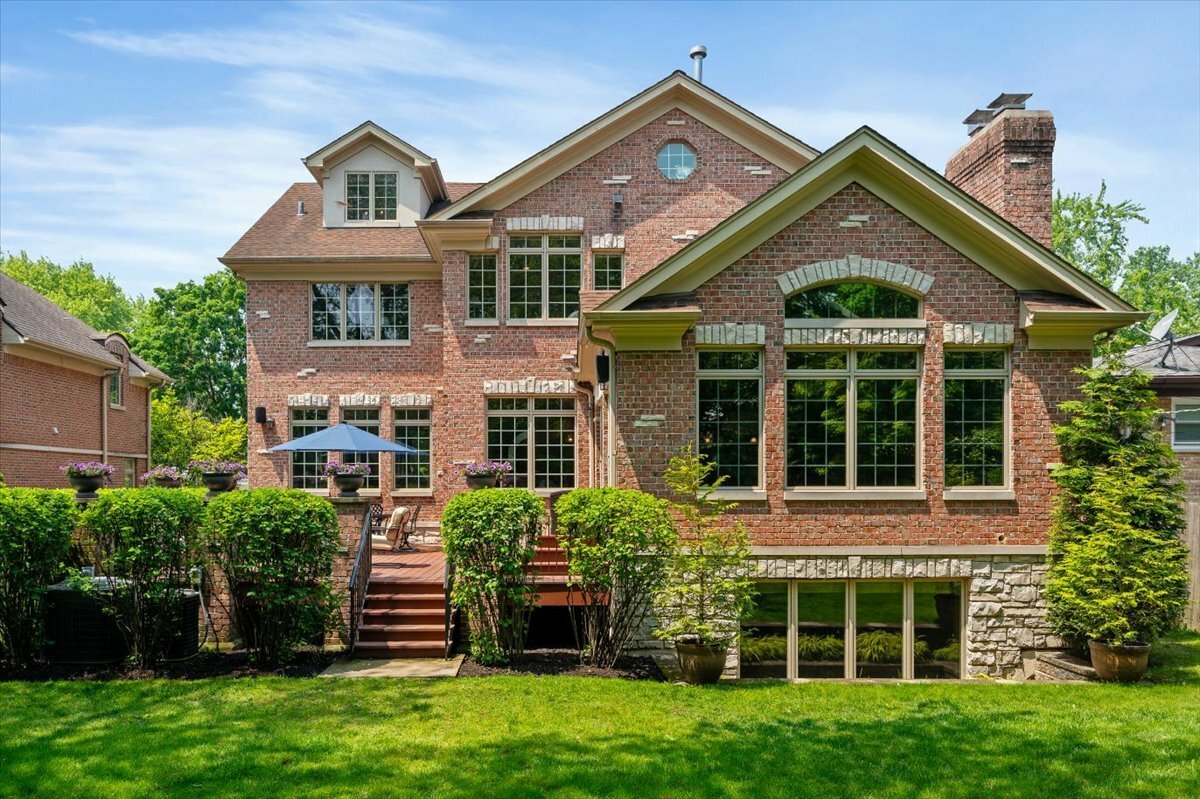 Property Photo: 320 Vista Drive IL 60091