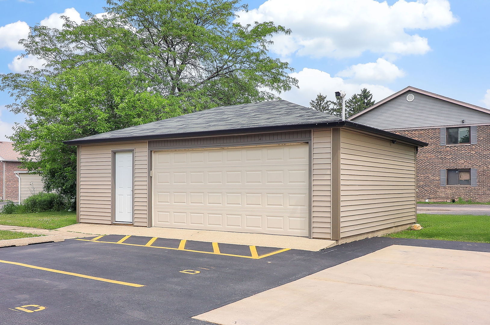 Property Photo: 514 Brookside Drive IL 60559