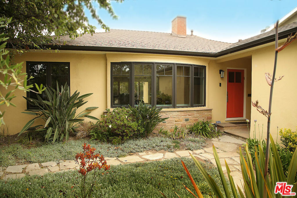 Property Photo:  7482 Denrock Avenue  CA 90045 
