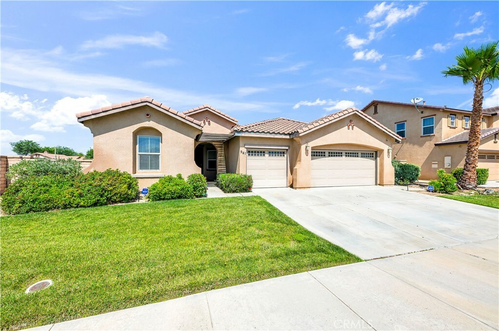 Property Photo: 941 Dandelion Way CA 92545