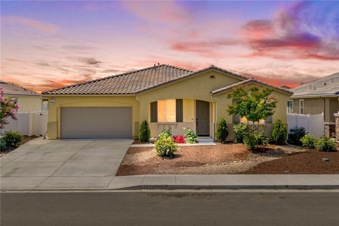 Property Photo: 1372 Bello Place CA 92582