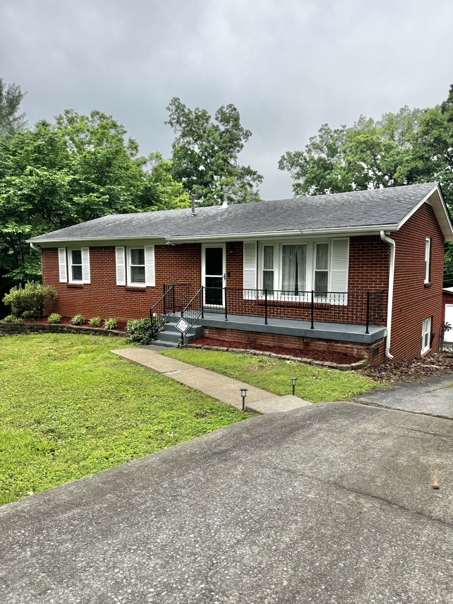 Property Photo: 109 Preston Dr TN 37042