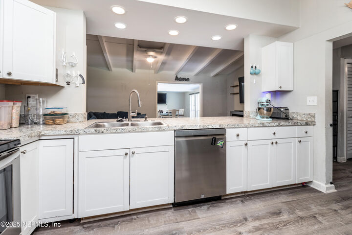 Property Photo: 6352 Sprinkle Drive N FL 32211