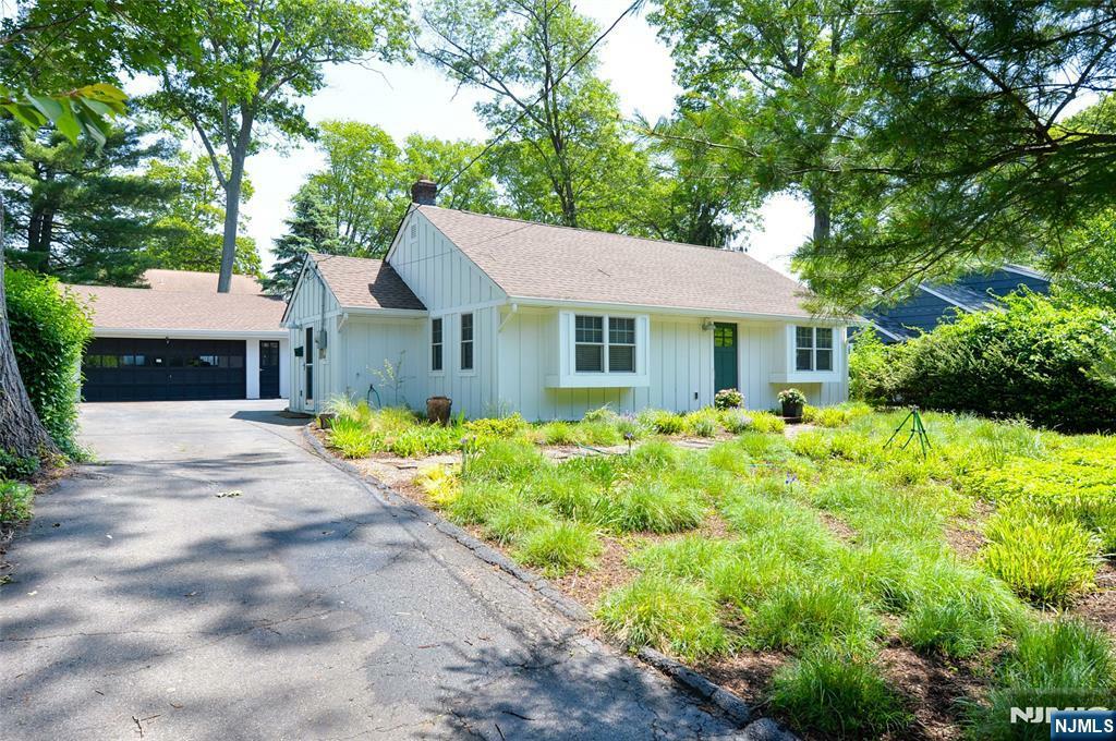 212 Godwin Avenue  Wyckoff NJ 07481 photo