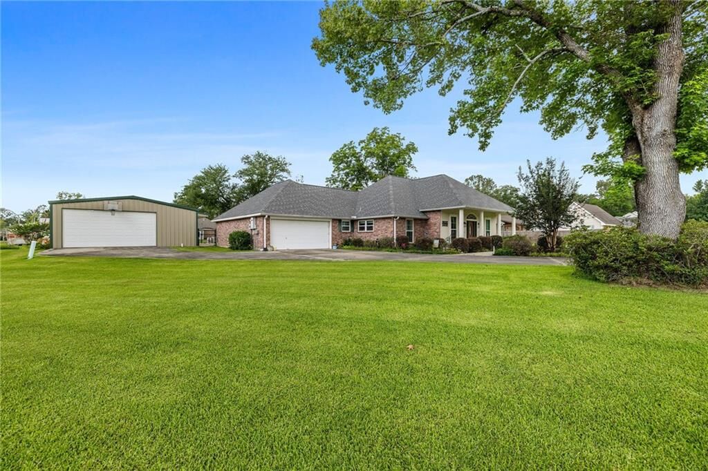 Property Photo:  18332 Honeysuckle Drive  LA 70454 