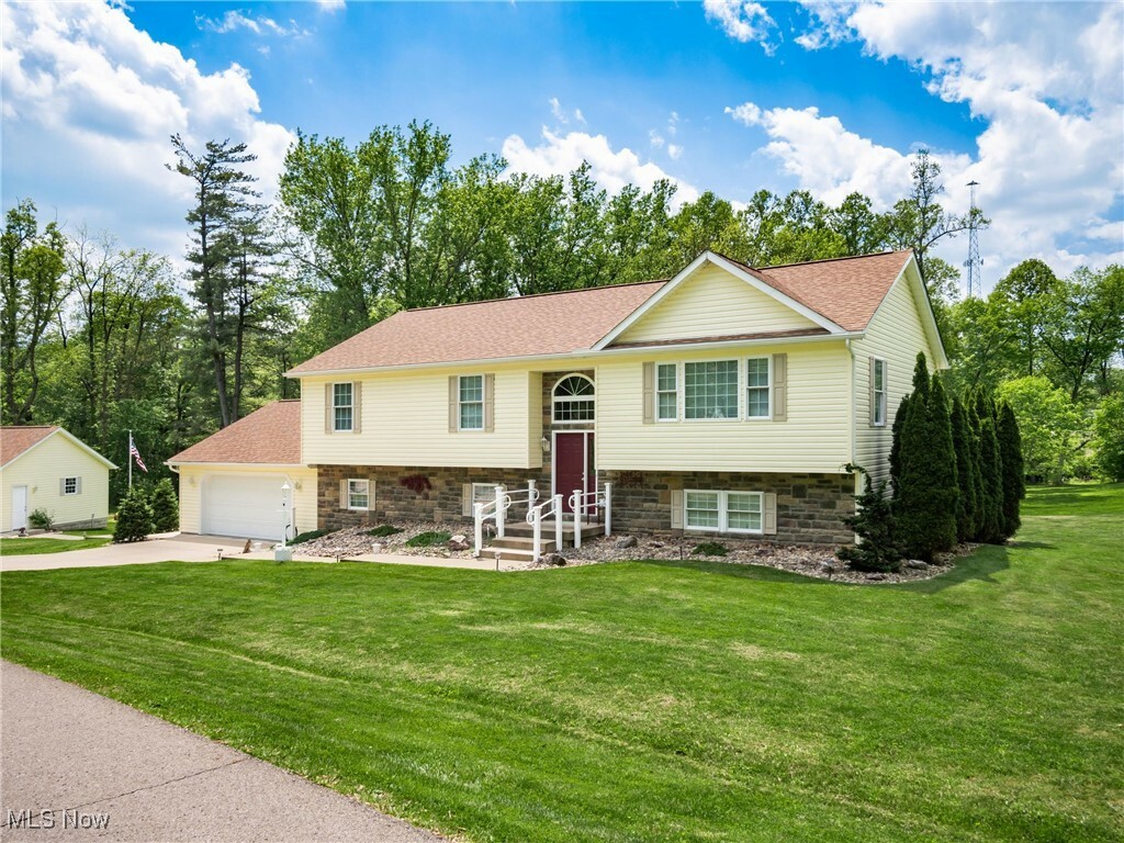 2430 Stone Creek  Zanesville OH 43701 photo