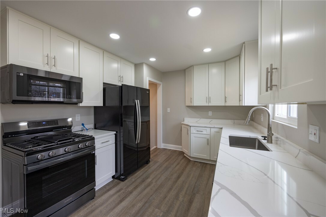 Property Photo: 1042 Lloyd Road OH 44092