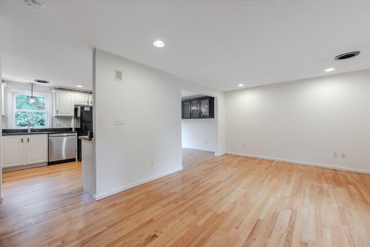 Property Photo:  8 Overledge Drive  NH 03038 