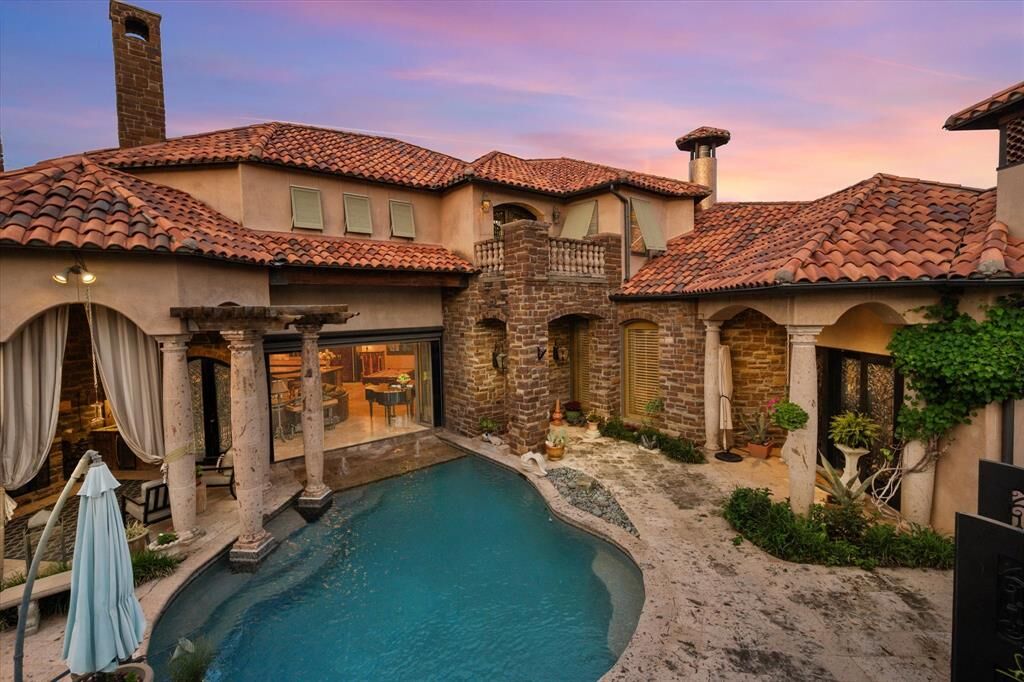 Property Photo:  2 Park Row Court  TX 76013 