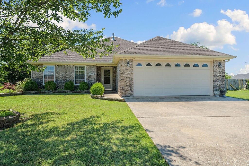 Property Photo:  625 Eagle Crest  AR 72751 