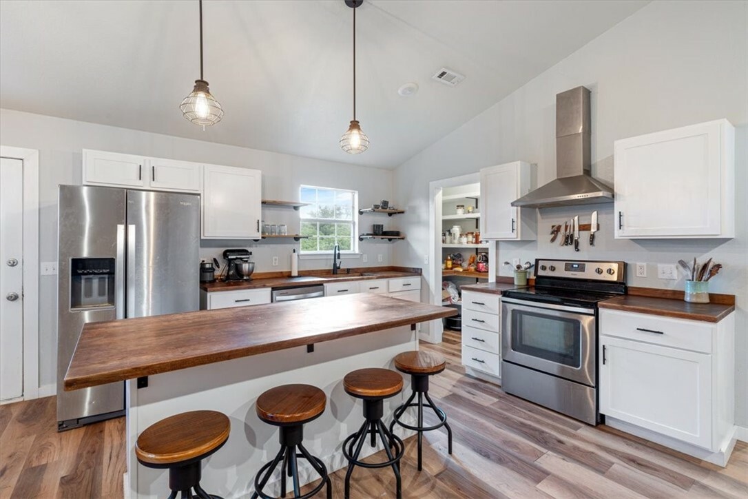 Property Photo:  191 County Road 3321  AR 72632 