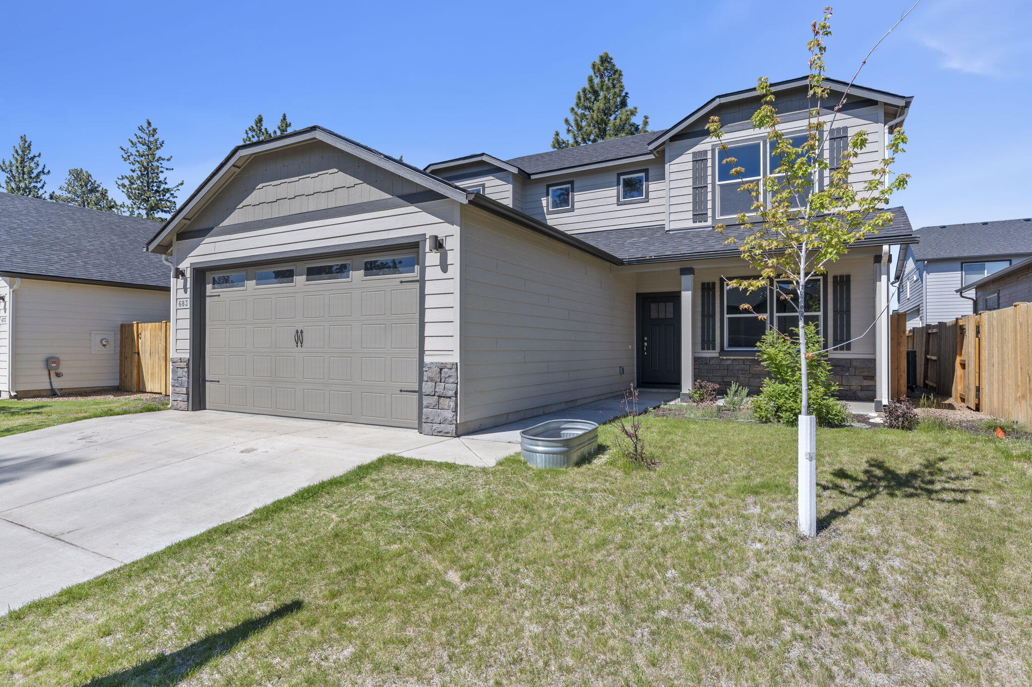Property Photo: 683 N Willitts Street OR 97759