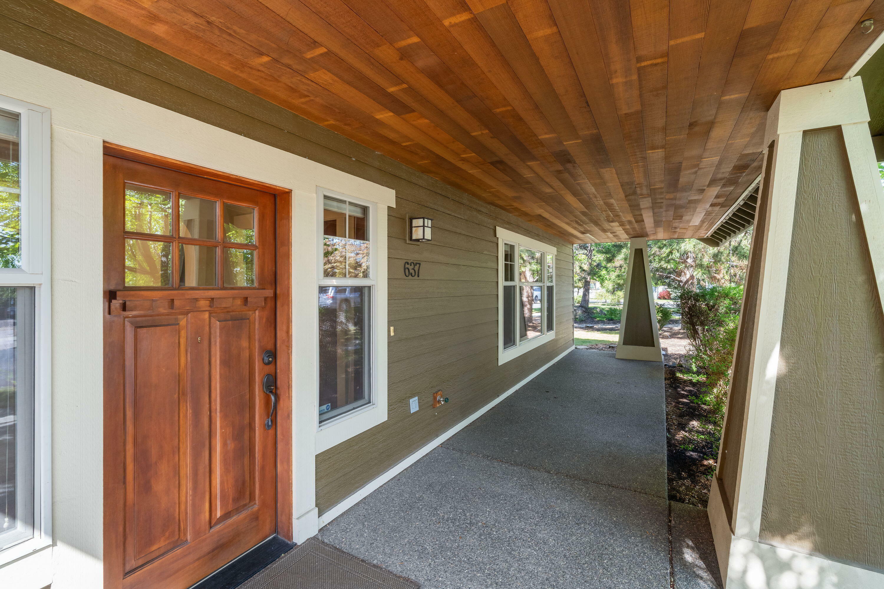 Property Photo: 637 NW Compass Lane OR 97703