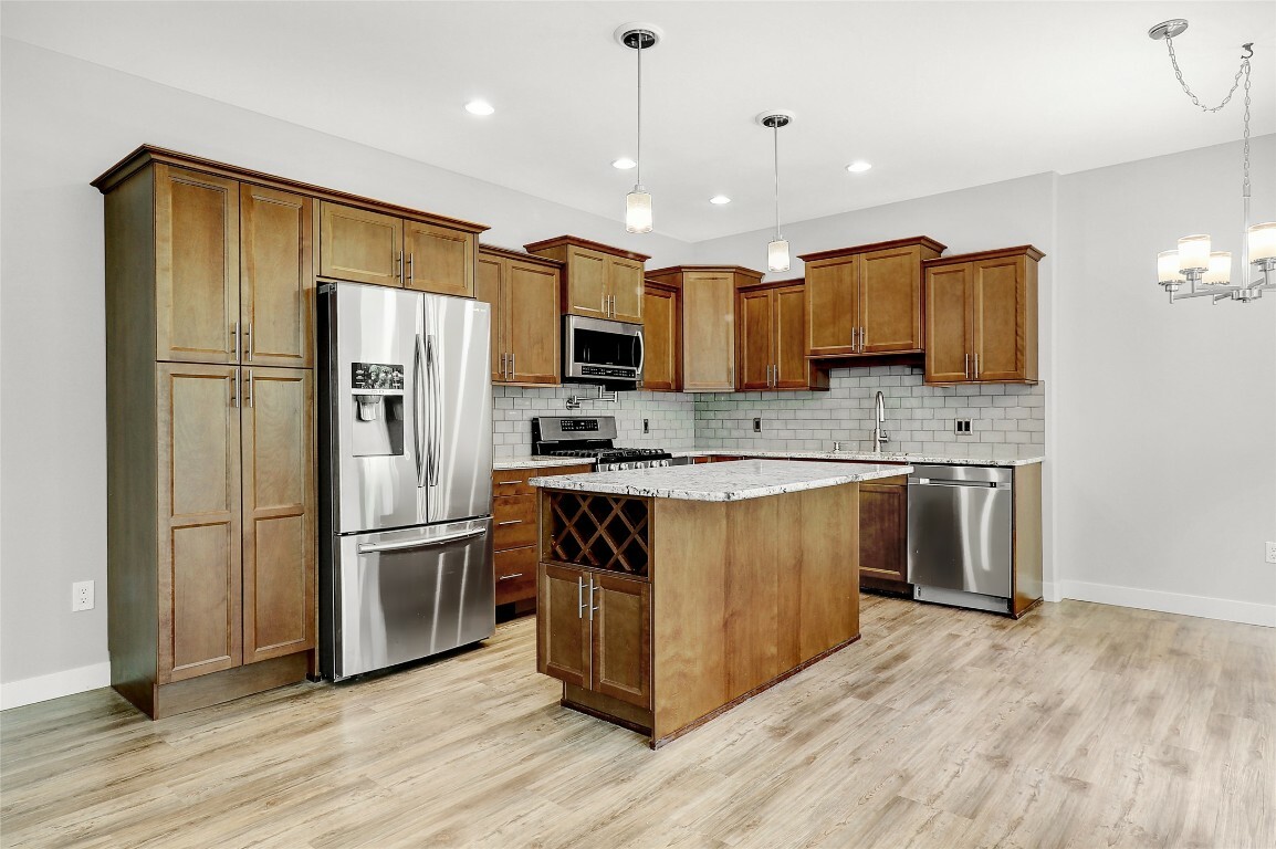 Property Photo: 3350 Woodsdale Road 503 BC V4V 2R7