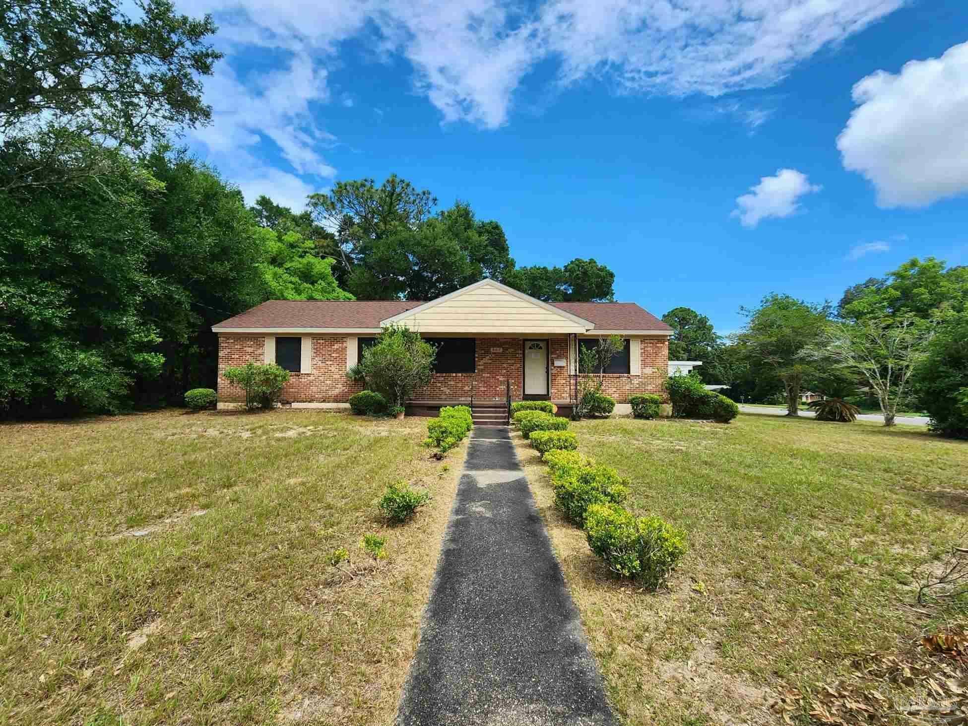 Property Photo: 867 Berkley Dr FL 32503