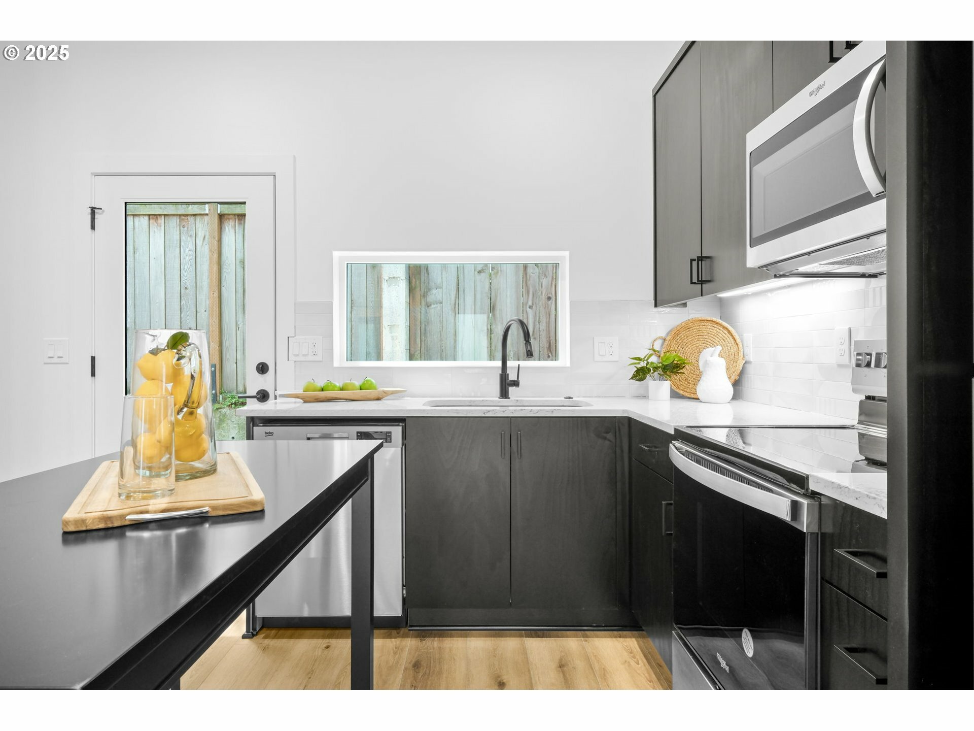 Property Photo: 3530 NE 44th Ave OR 97212