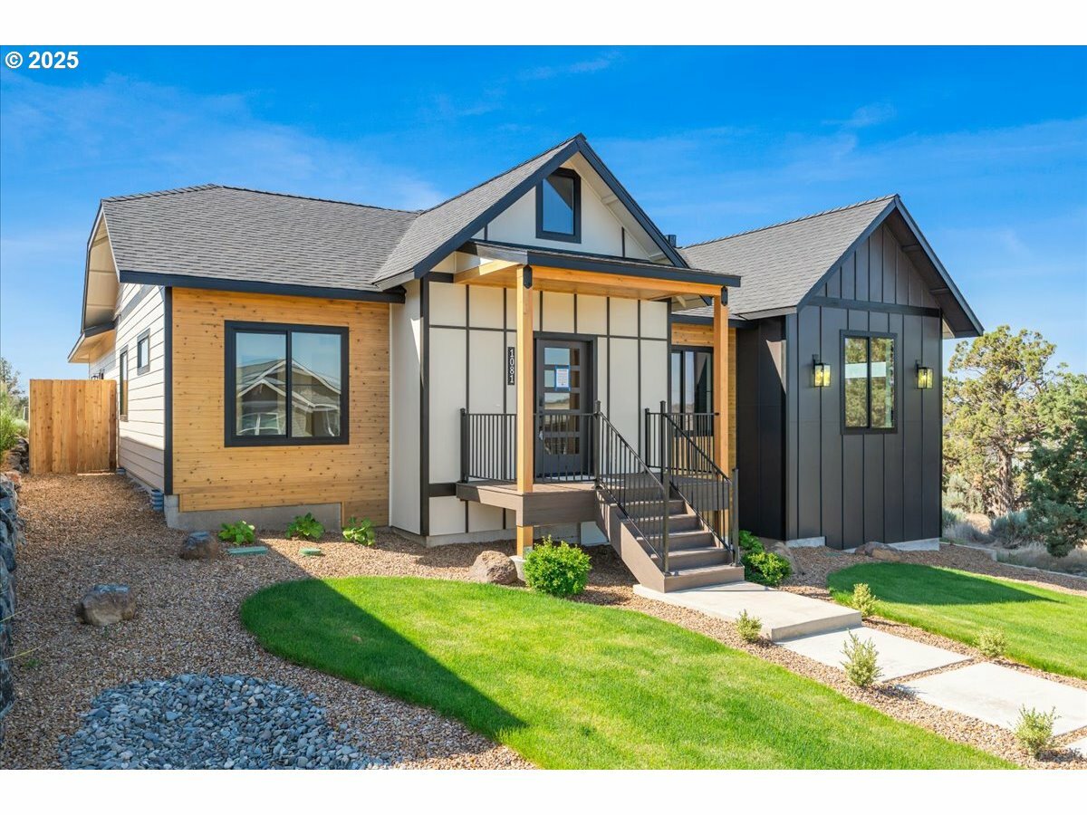 Property Photo: 1081 SE Balsamroot Ln OR 97741