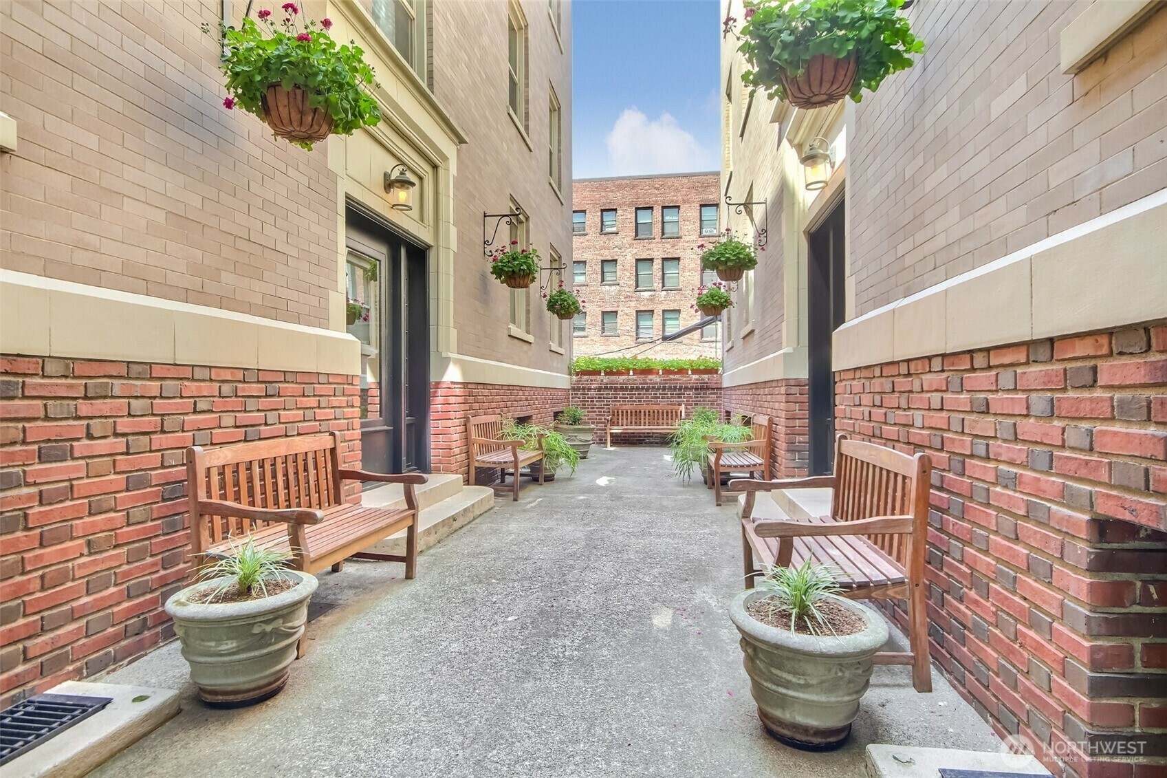 Property Photo:  125  Warren Avenue N B  WA 98109 