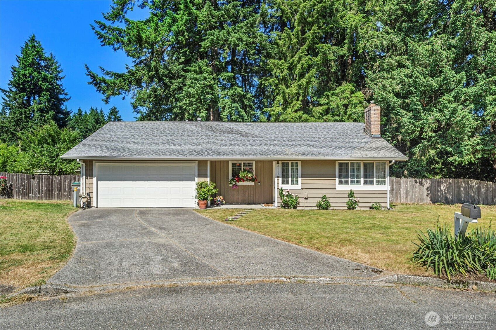 Property Photo: 2112 SE Yucca Court WA 98366