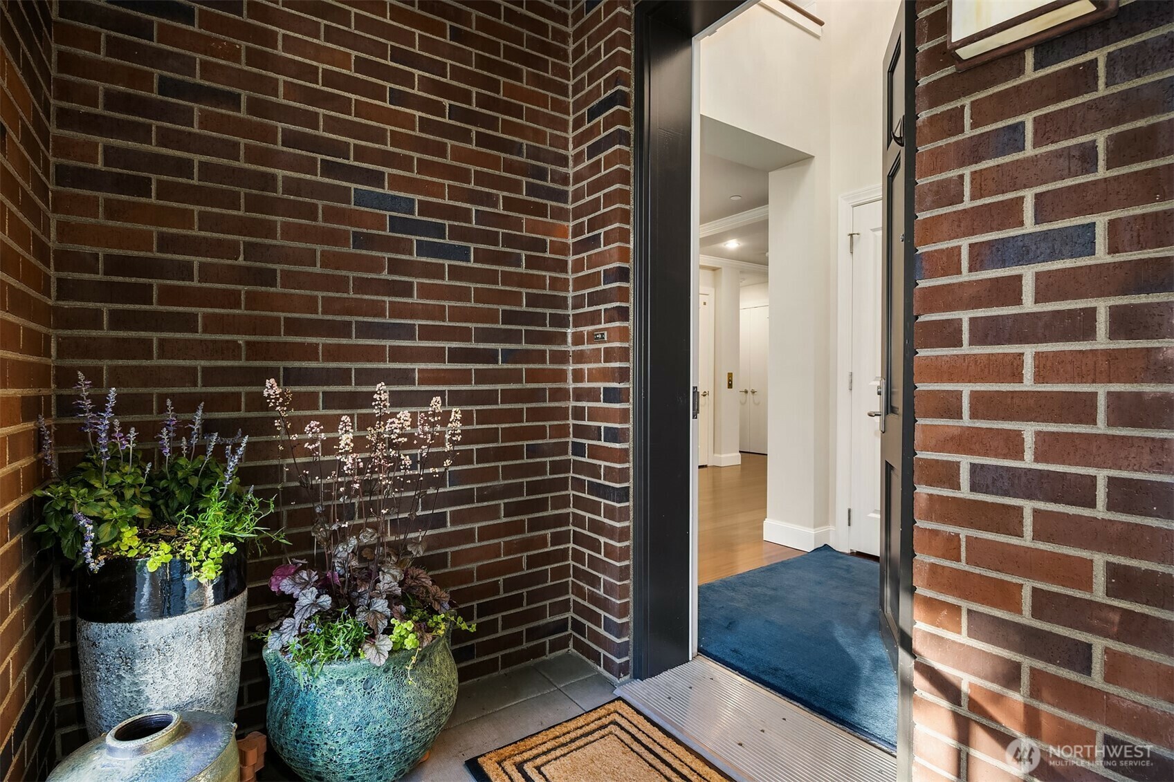 Property Photo: 725 Harvard Avenue E WA 98102