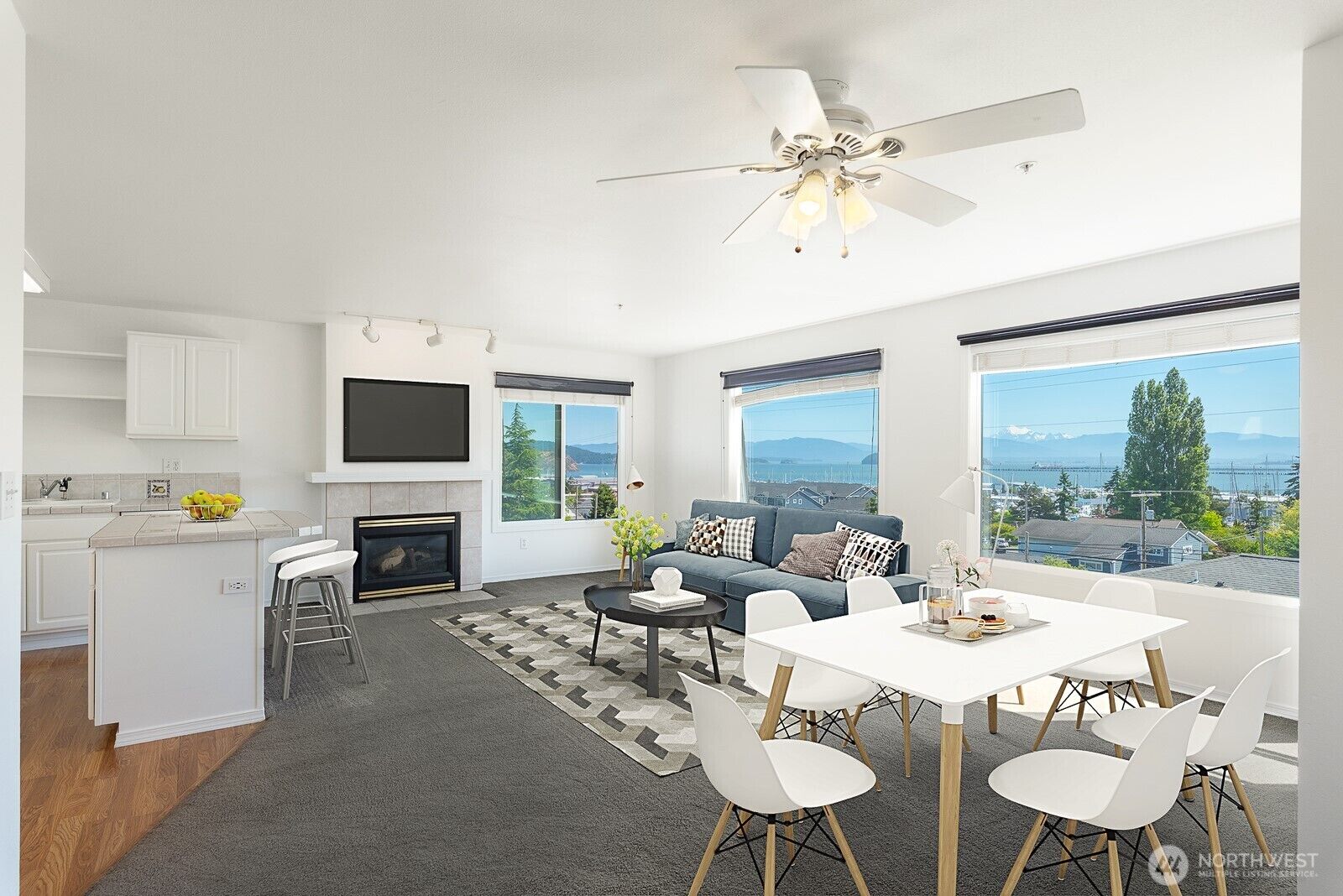 Property Photo:  910  34th Street 302  WA 98221 