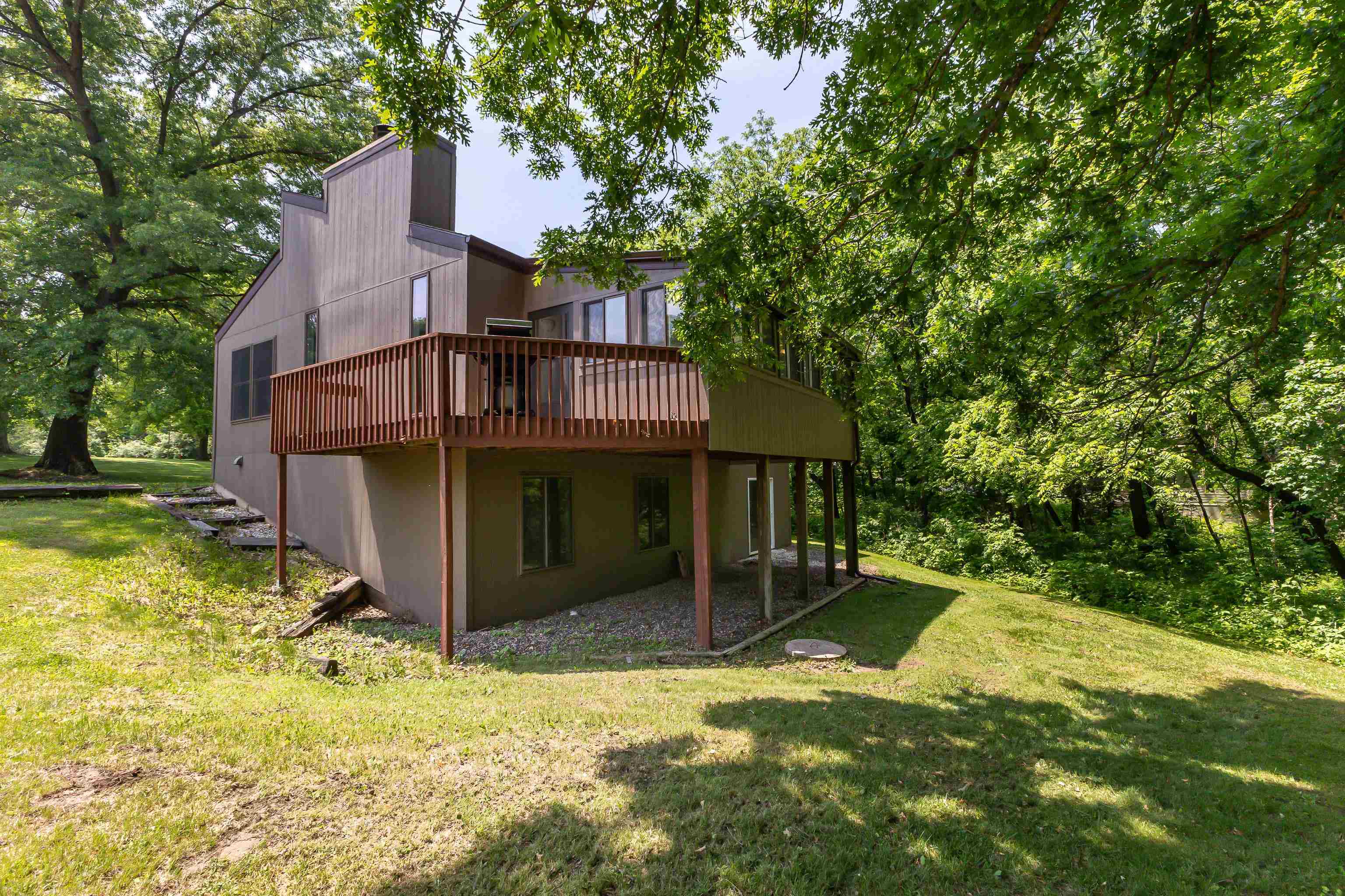 Property Photo: 2 Sylvan Court IL 61036