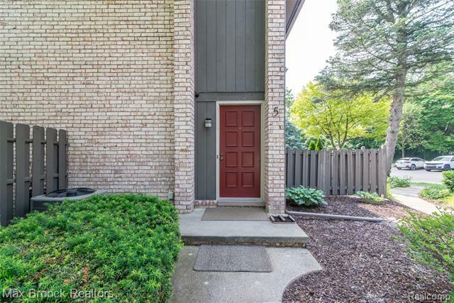 Property Photo: 41350 Woodward Avenue MI 48304