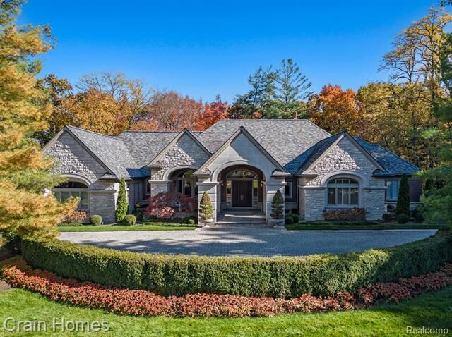 Property Photo: 20 Hidden Ridge MI 48304