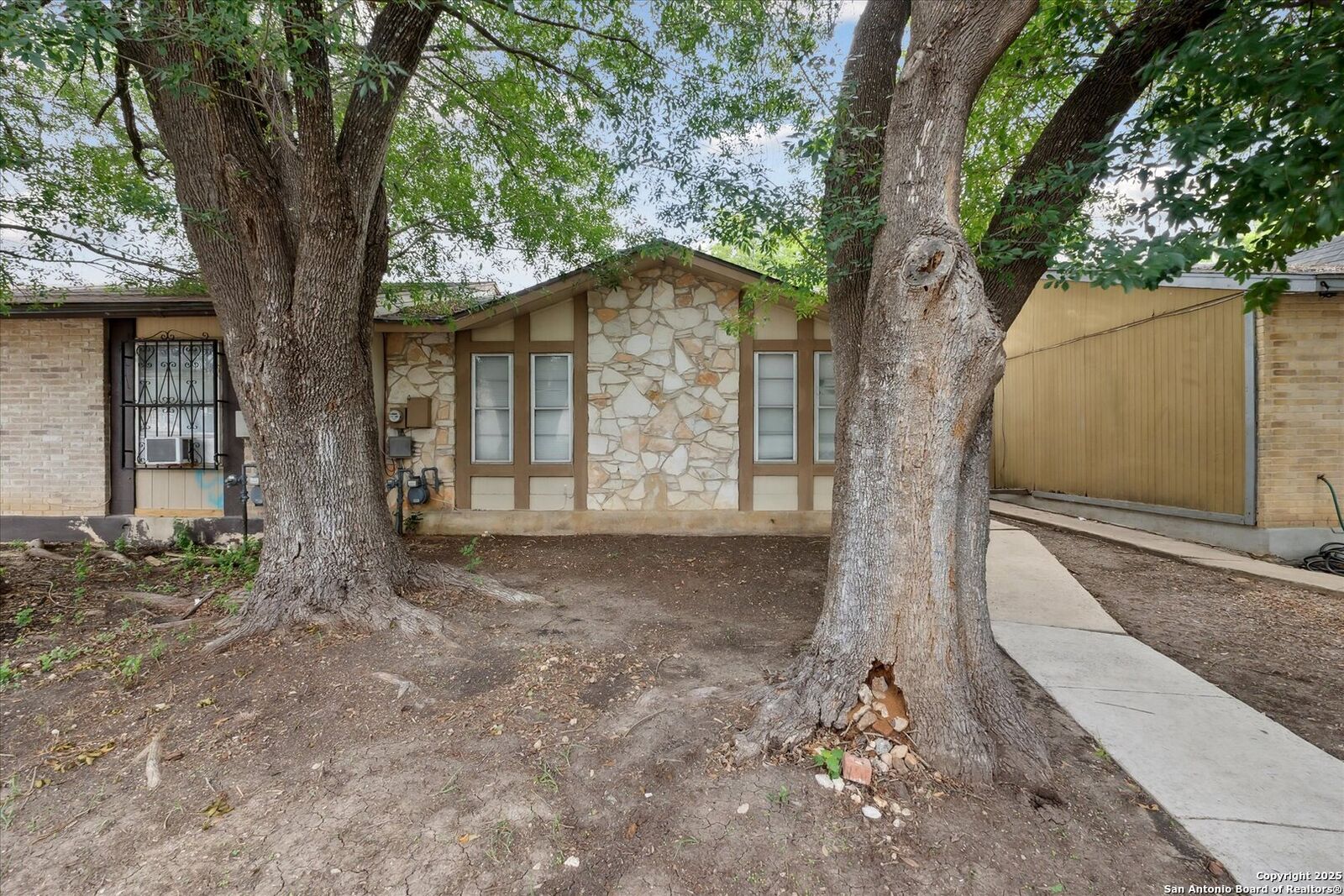Property Photo: 6839 Neston Dr TX 78239