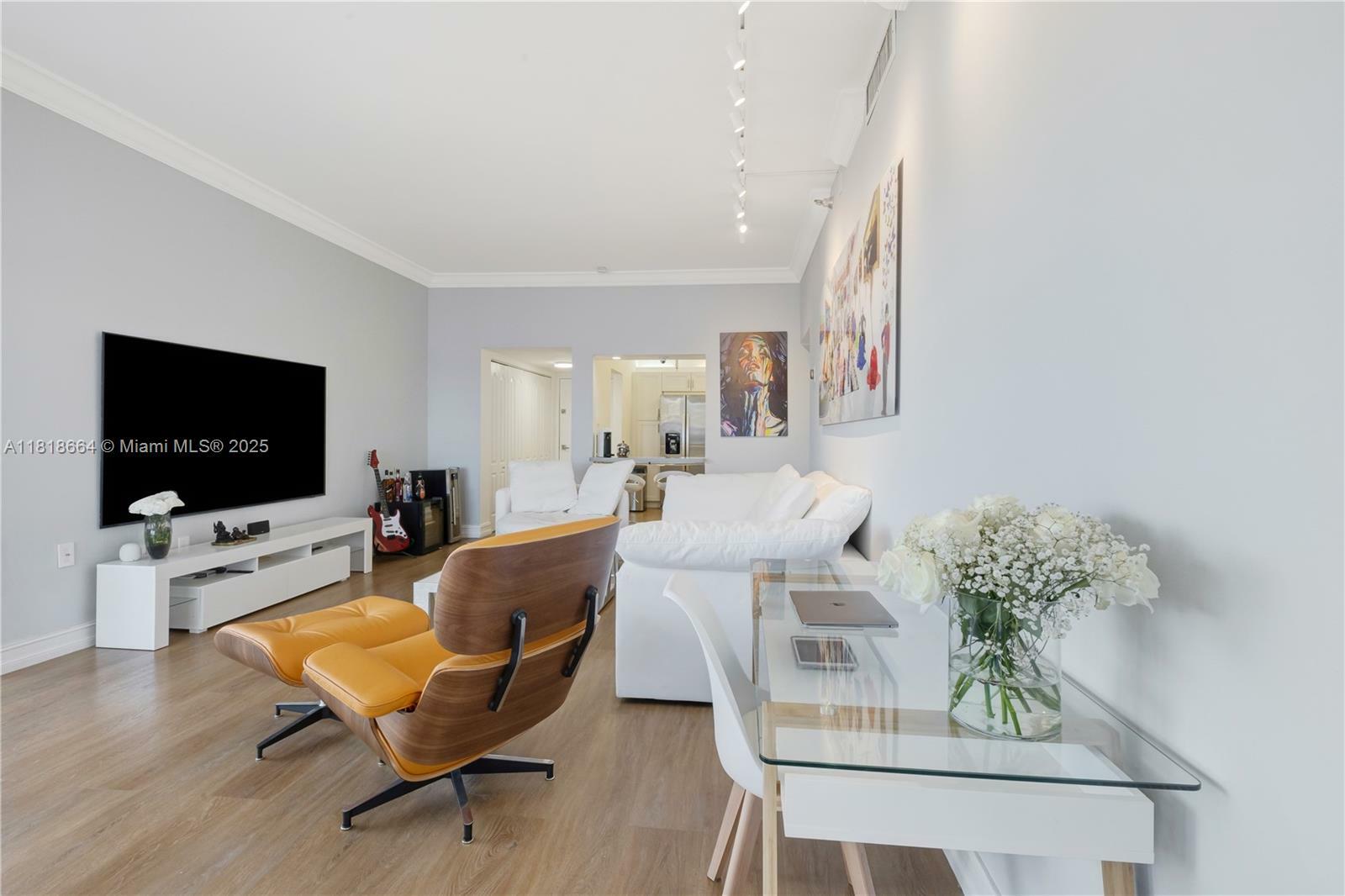 Property Photo: 20505 E Country Club Dr 143 FL 33180