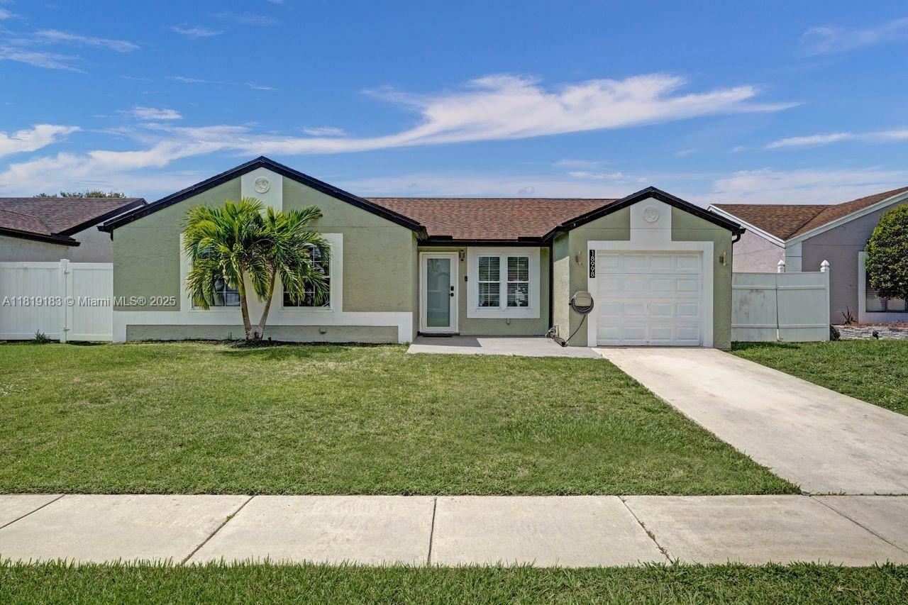 Property Photo: 18998 Cloud Lake Cir FL 33496