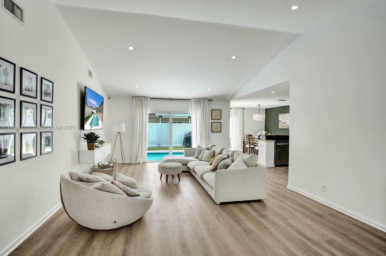 Property Photo: 18998 Cloud Lake Cir FL 33496