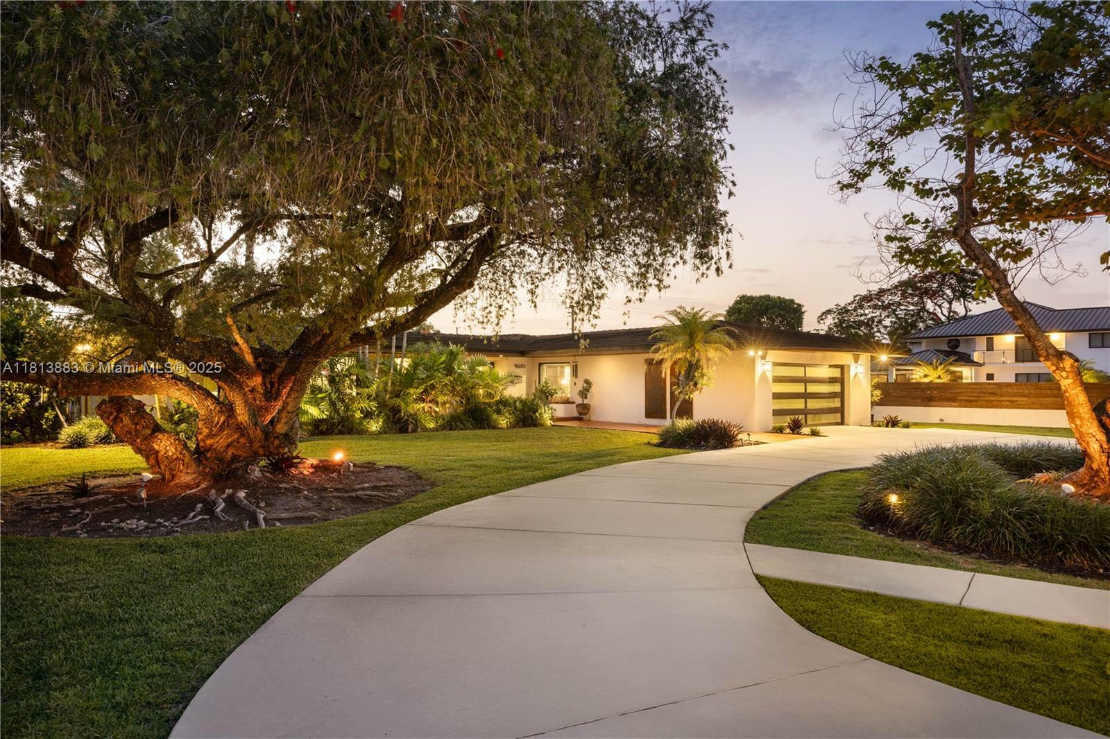 Property Photo: 9670 SW 96th Ct FL 33176