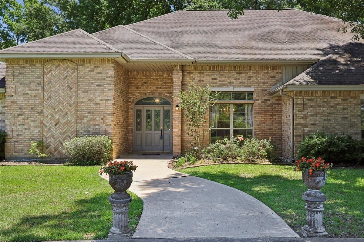 Property Photo: 109 Teakwood St TX 77656