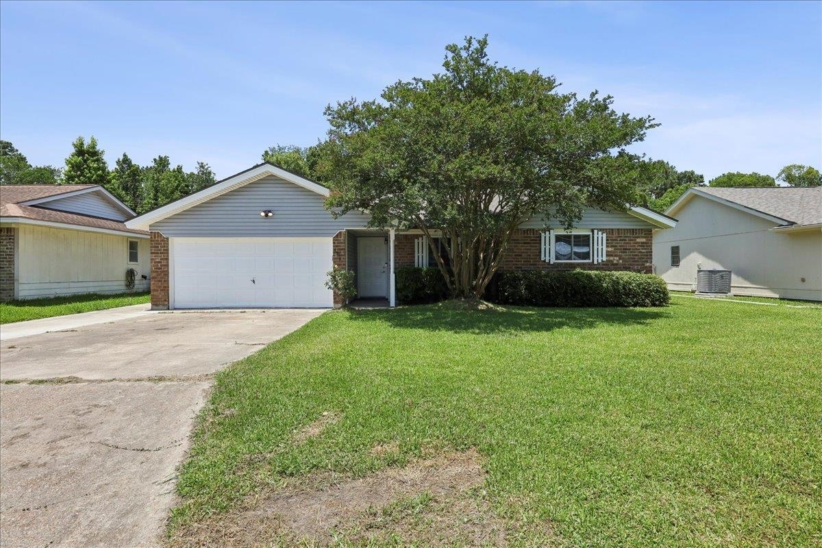 Property Photo: 4916 Lawndale TX 77630