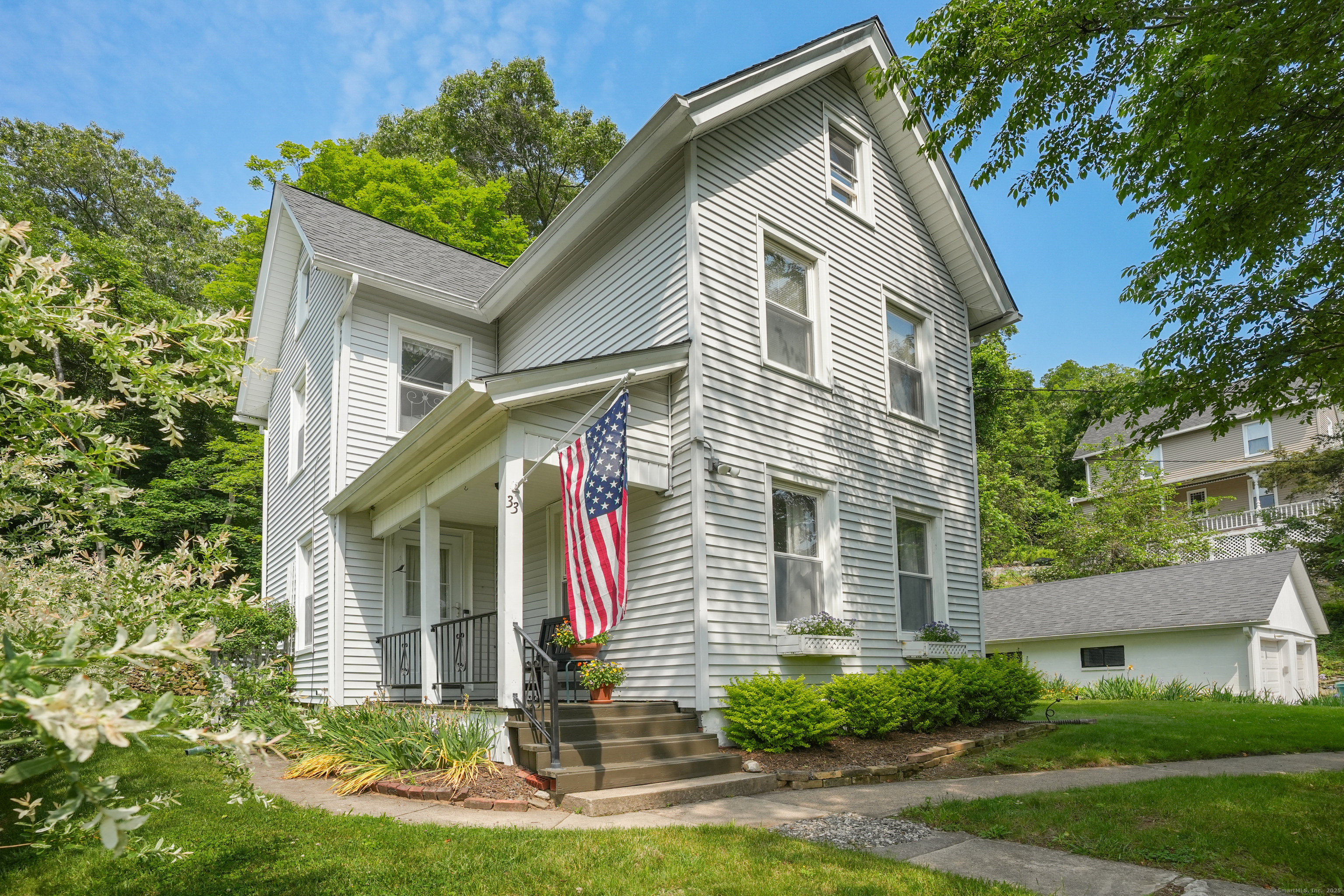 Property Photo: 33 Swan Avenue CT 06483