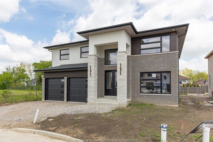 Photo de la propriété: 1223 Campana Crescent ON N8L 0K5