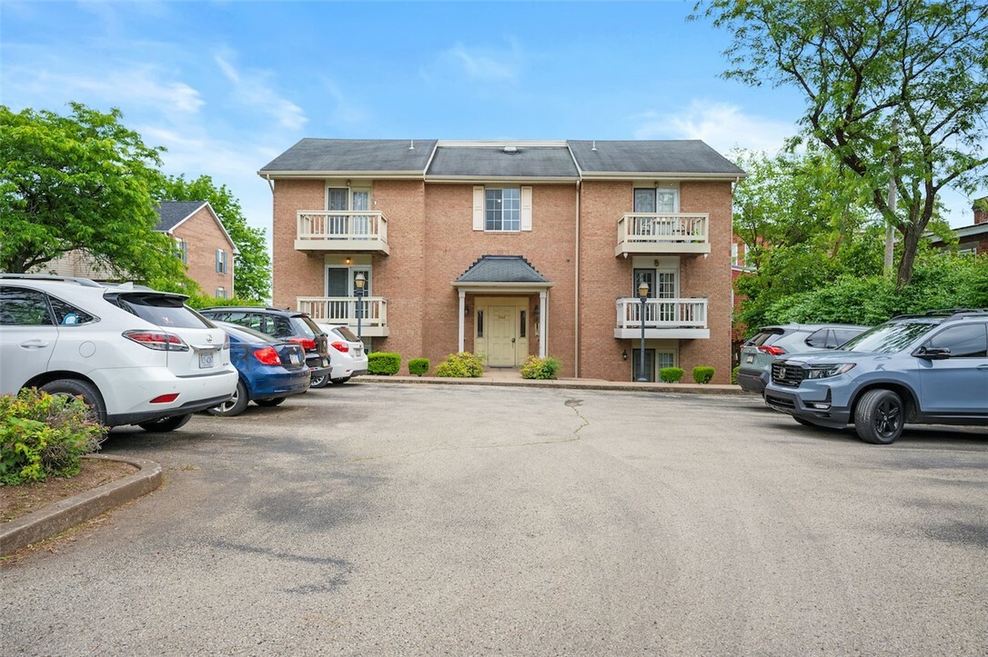 Property Photo: 3266 Ward St 8 PA 15213
