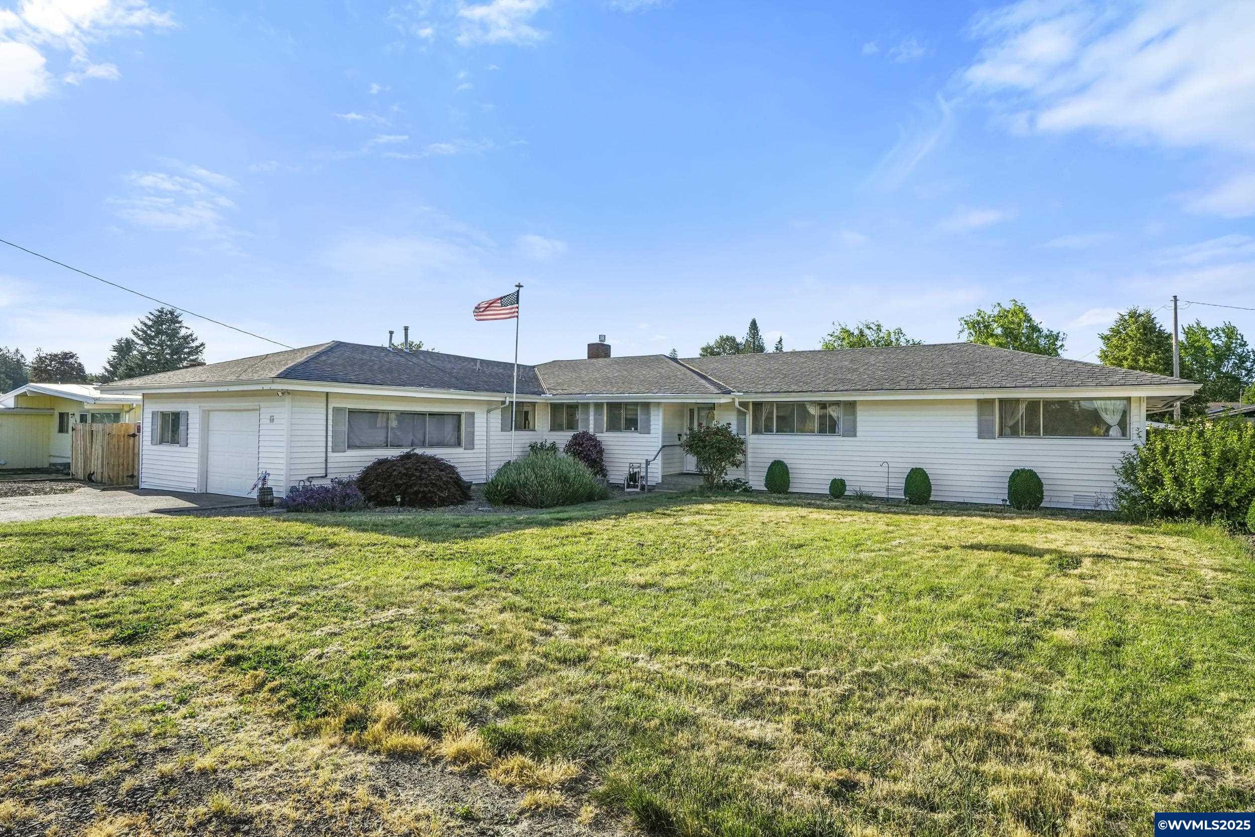 Property Photo: 1023 37th Av SW OR 97321