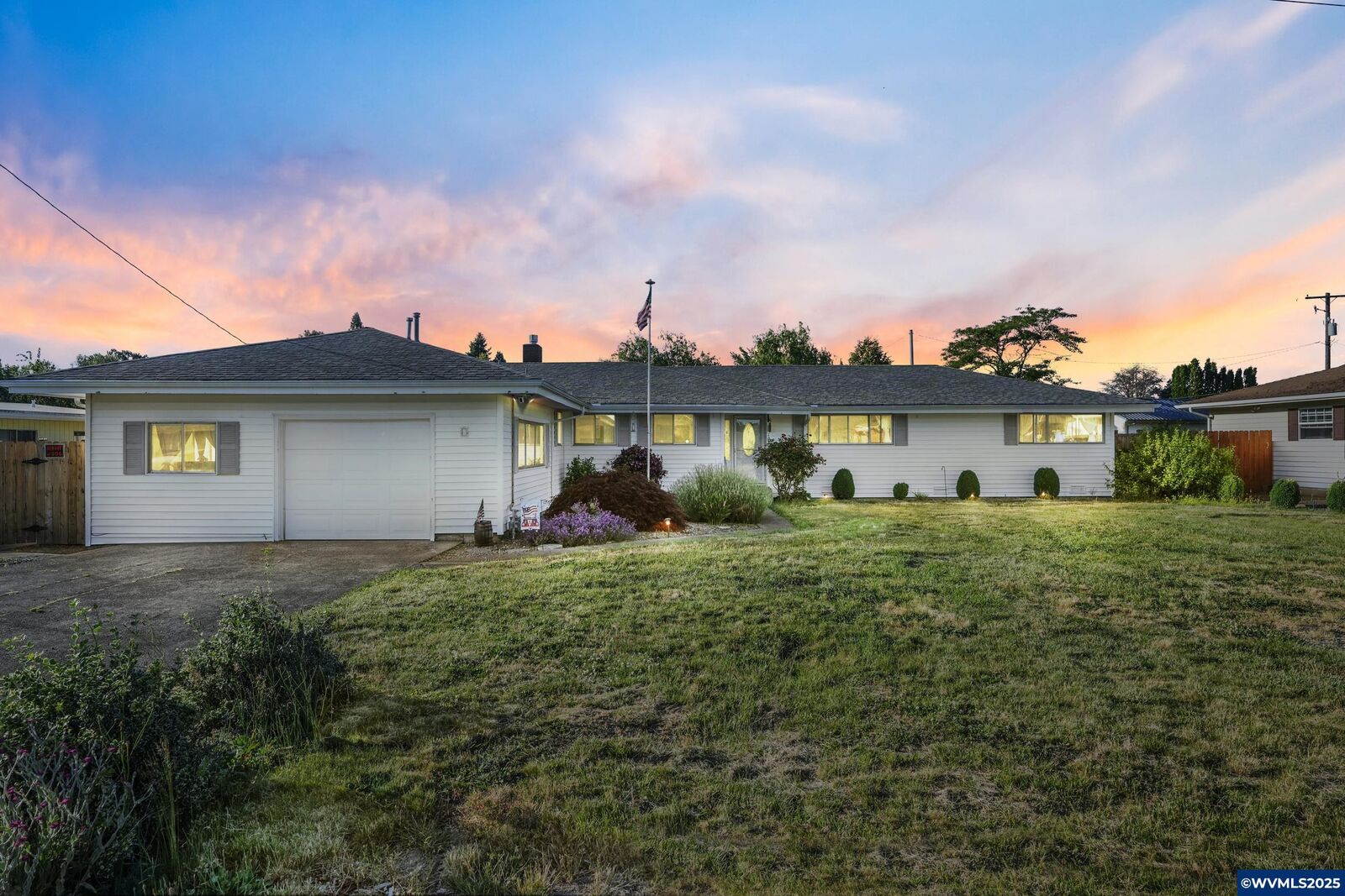 Property Photo:  1023 37th Av SW  OR 97321 