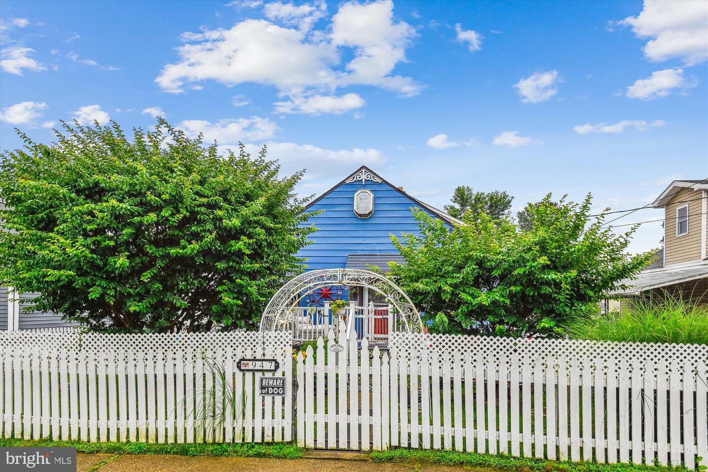 Property Photo:  947 Martin Road  MD 21221 